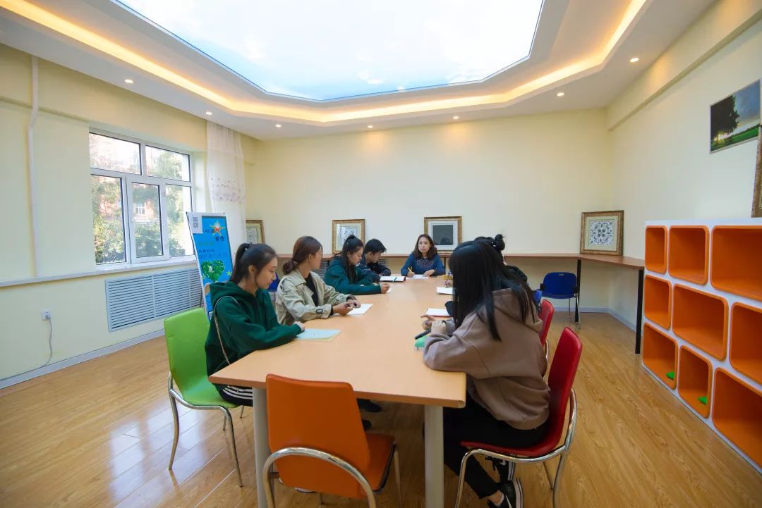 走進(jìn)龍外 | 黑龍江外國語學(xué)院學(xué)生心理成長(zhǎng)指導(dǎo)中心 點(diǎn)亮心燈，賦能成長(zhǎng)